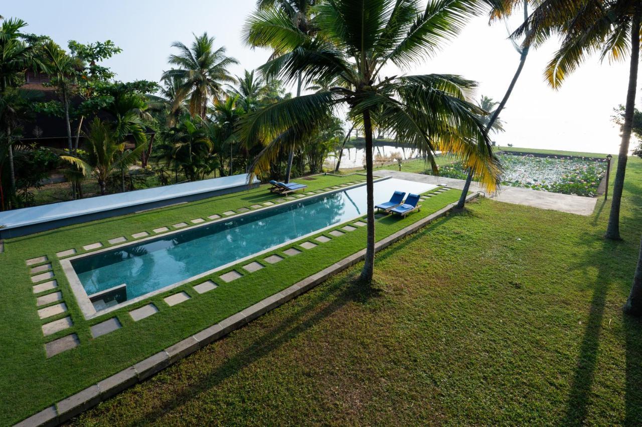 Ama Stays & Trails, Pathiramanal Villa Alappuzha Exterior photo